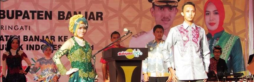 Dekranasda Kab. Banjar Menampilkan Peragaan Busana Sasirangan di Banjar Expo