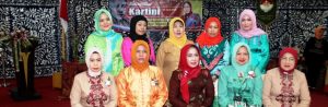 PKK Disperindag Kab. Banjar Menjuarai Lomba Kreasi Nasi Tumpeng Di HUT Kartini 2015