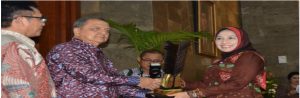 Ketua Dekranasda Kabupaten Banjar Raih Anugerah Upakarti 2014 Kategori Pengabdian