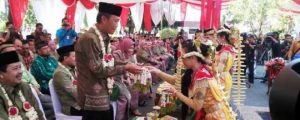 Tarian Baksa Kembang Awali Peringatan Puncak Hari Jadi Kabupaten Banjar