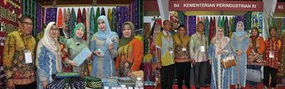 ADIWASTRA NUSANTARA â€œKREASI TANPA BATAS DALAM SERAT DAN CORAKâ€