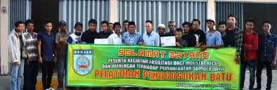 PELATIHAN PENGGOSOKAN BATU DI KECAMATAN MARTAPURA TIMUR