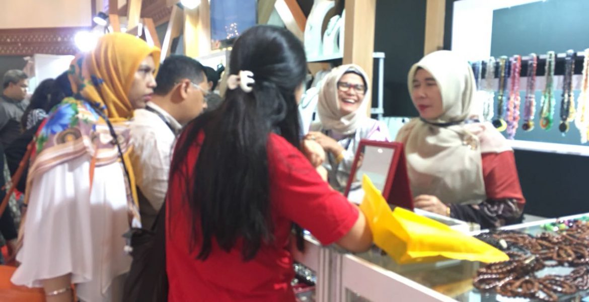 IKM BATU PERMATA KAB. BANJAR DI PAMERAN JEWELERY FAIR