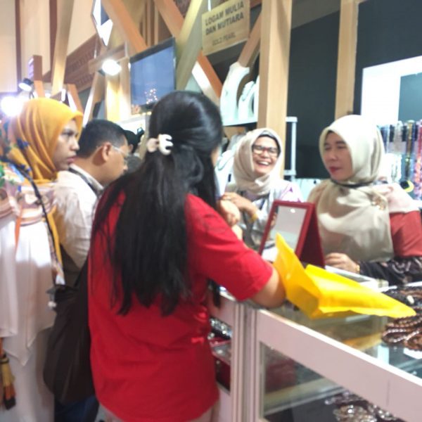 IKM BATU PERMATA KAB. BANJAR DI PAMERAN JEWELERY FAIR