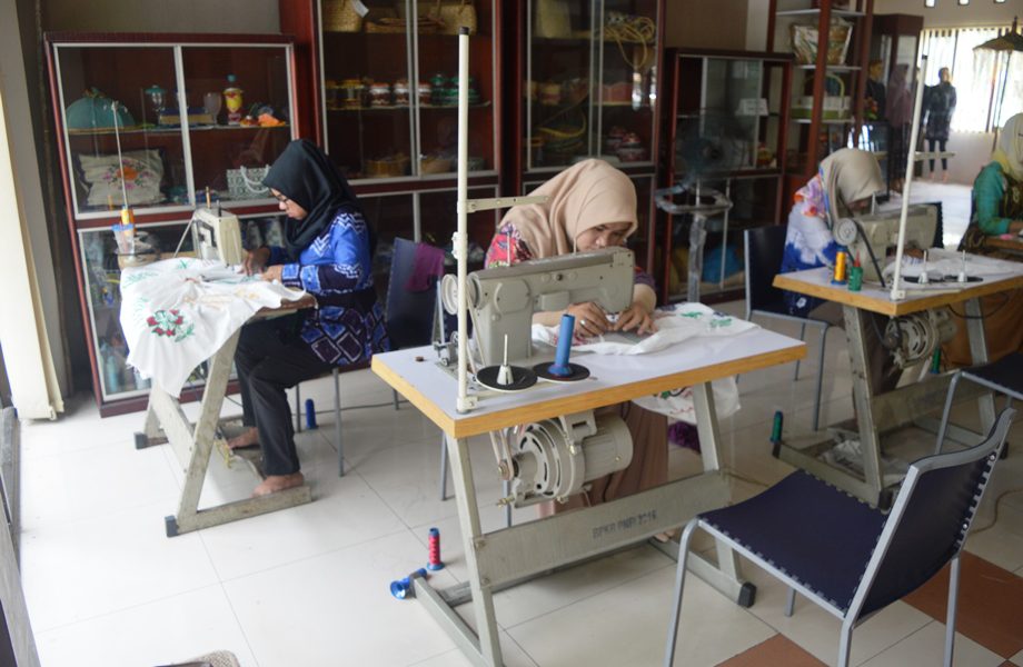 PELATIHAN BORDIR DI AULA DEKRANASDA KAB BANJAR
