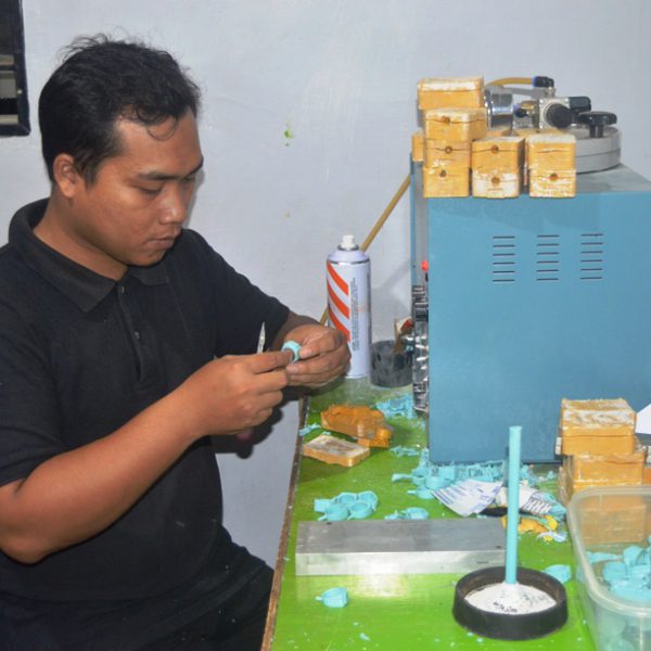PELATIHAN CASTING PERHIASAN DI WORKSHOP PPBP
