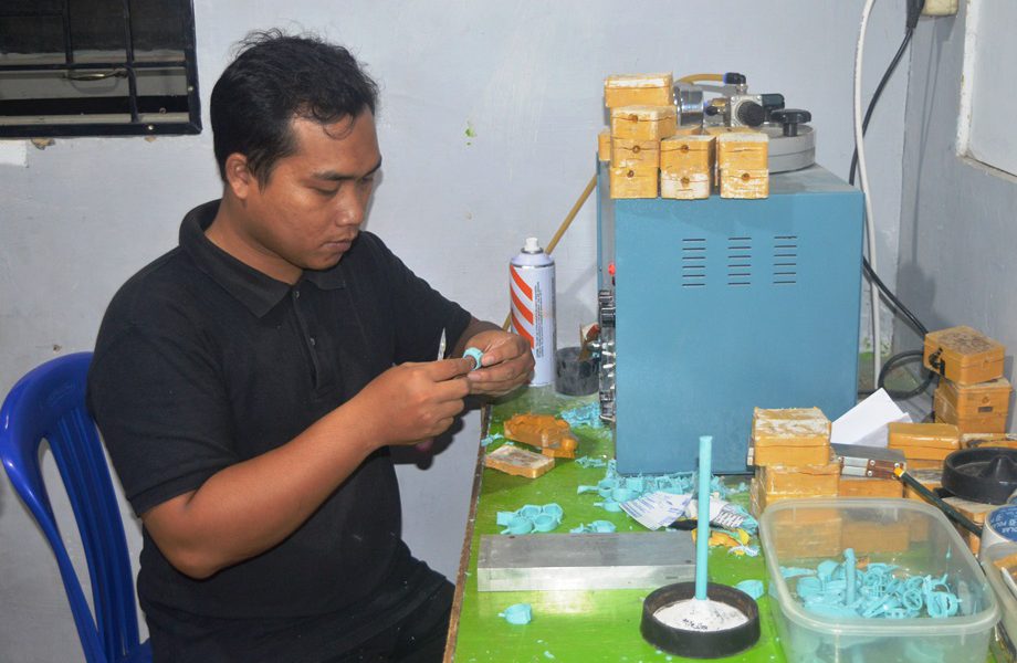 PELATIHAN CASTING PERHIASAN DI WORKSHOP PPBP