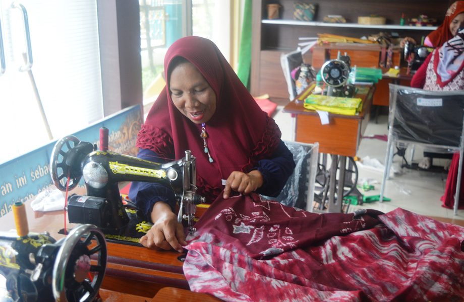 PELATIHAN MENJAHIT DI DEKRANSADA KAB. BANJAR