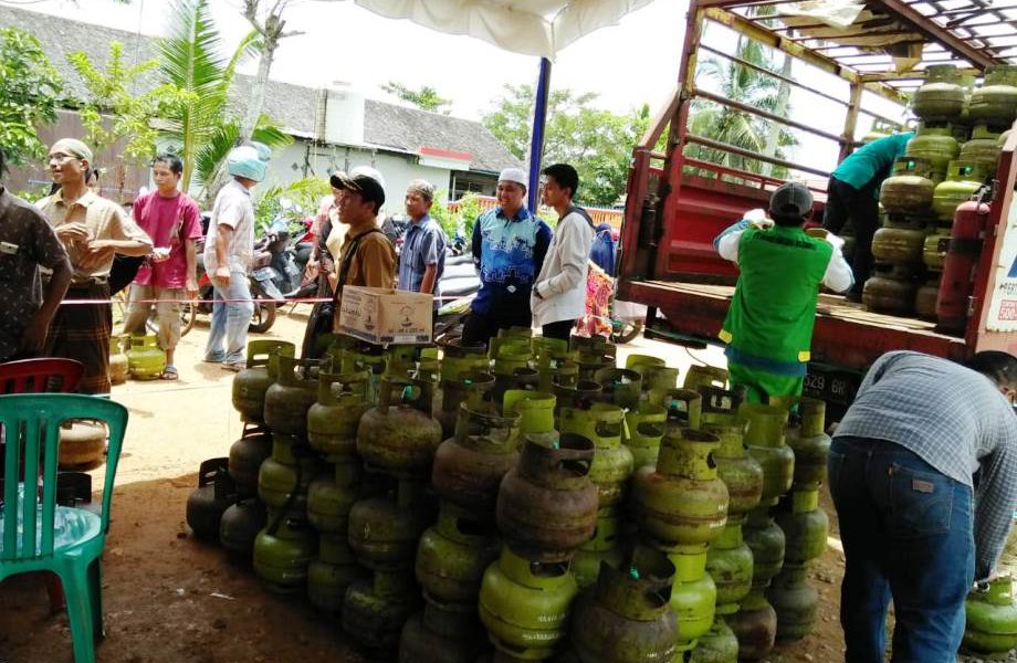 LAGI, OPERASI PASAR GAS 3 KG DI SERBU WARGA