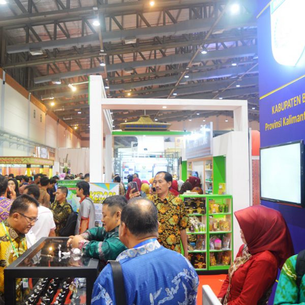 BOOTH PRODUK UNGGULAN BAGI PERAJIN IKM DI APKASI OTONOMI EXPO