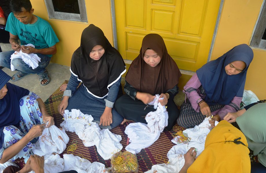 BERDAYAKAN IKM, DINAS PERINDAG ADAKAN PELATIHAN PEMBUATAN KAIN SASIRANGAN