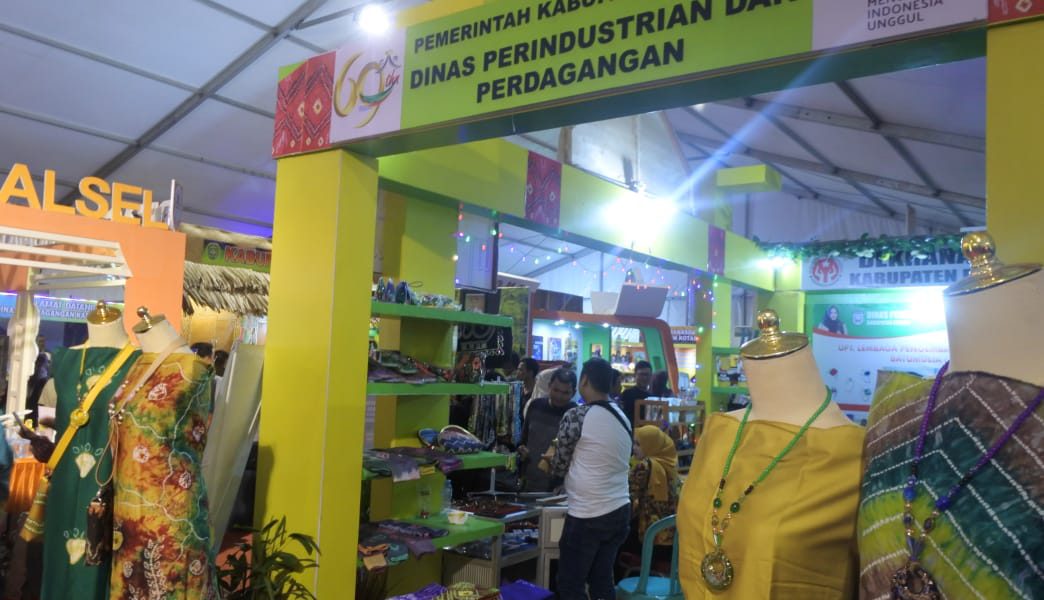 STAND DISPERINDAG TURUT SERTA DI KALSEL EXPO 2019