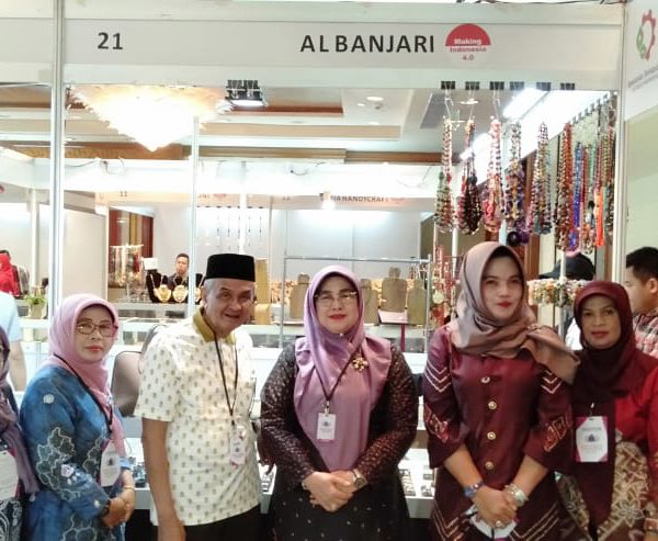 IKM BINAAN DISPERINDAG TAMPILKAN PERHIASAN BATU MULIA