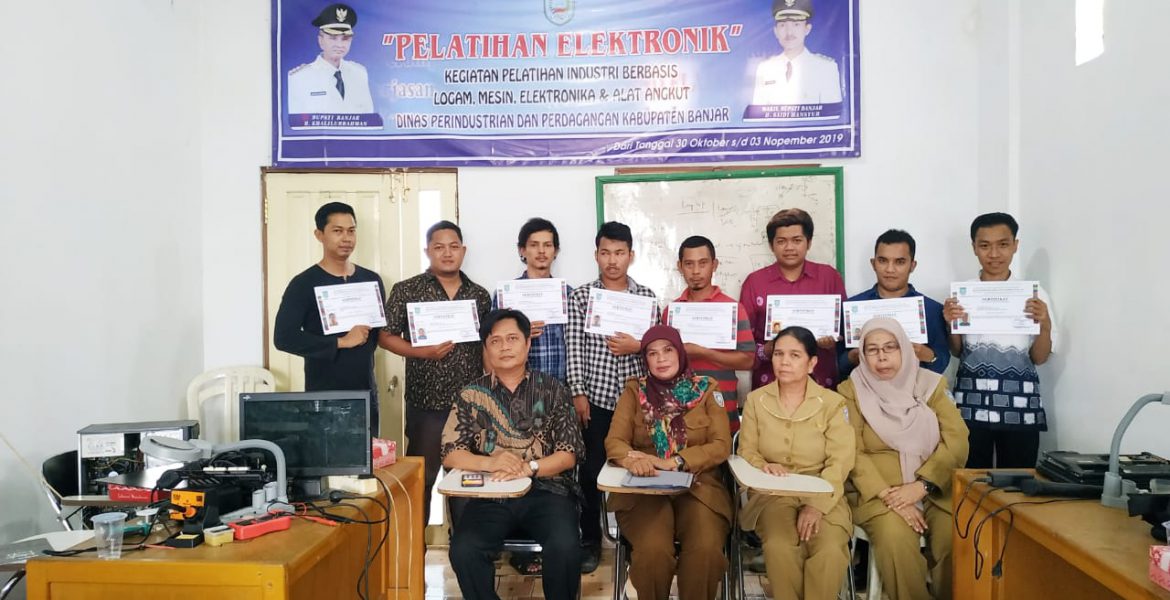 PELATIHAN ELEKTRONIK DI TECHNO FLASH MARTAPURA