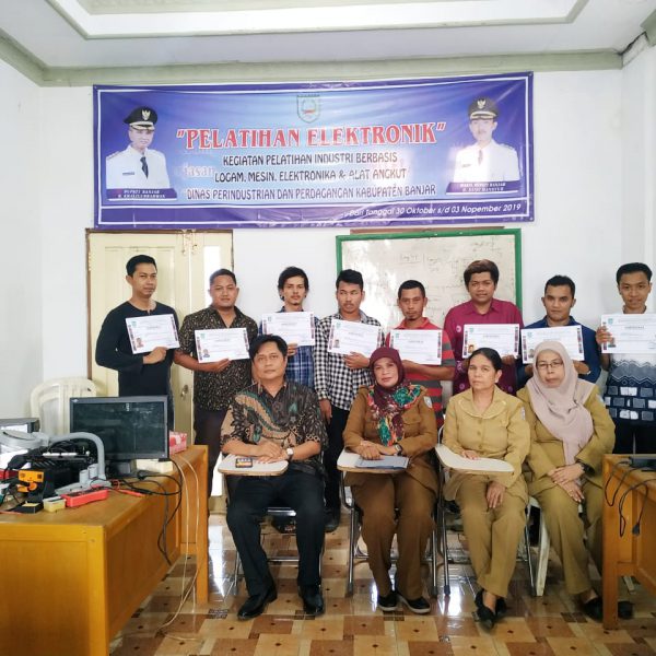 PELATIHAN ELEKTRONIK DI TECHNO FLASH MARTAPURA