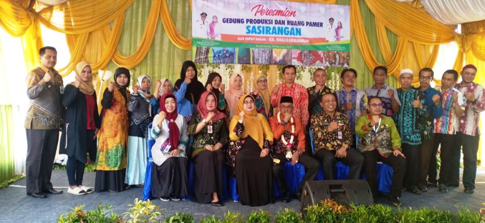 BUPATI BANJAR RESMIKAN GEDUNG PRODUKSI DAN RUANG PAMER SASIRANGAN