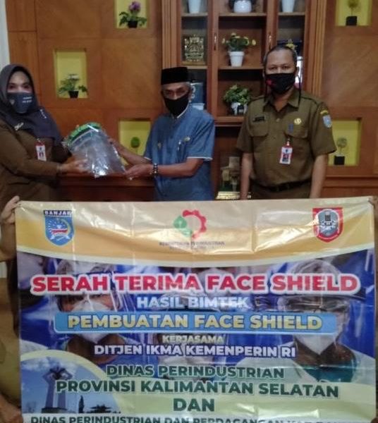 DISPERINDAG MEMFASILITASI PELATIHAN PEMBUATAN FACE SHIELD UNTUK TENAGA KESEHATAN