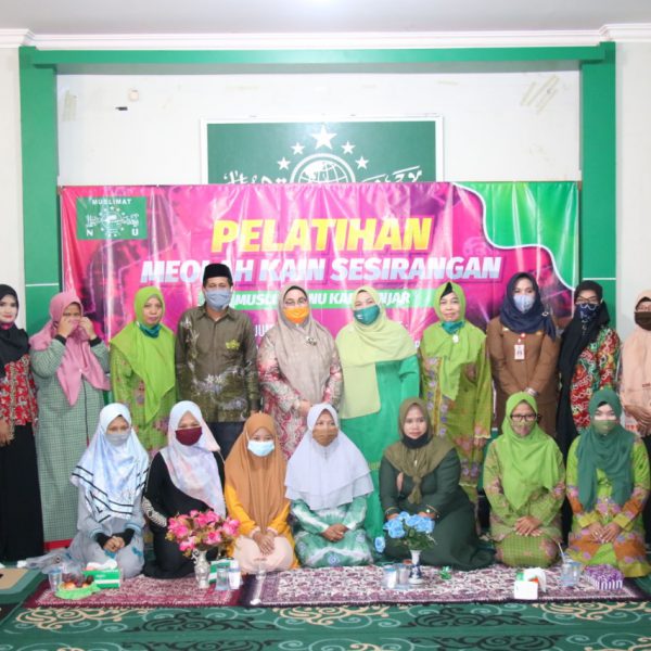 PC Muslimat Kabupaten Banjar Gelar Latihan Pembuatan Kain Sasirangan Dan Dibuka Ketua TP PKK