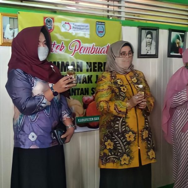 Disperindag Kabupaten Banjar Latih Palaku IKM Bikin Minuman Herbal