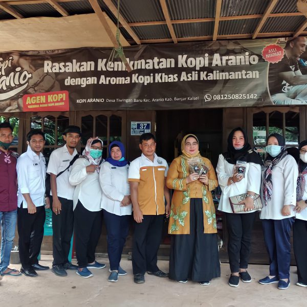 Kunjungan Ketua TP PKK Kabupaten Banjar ke IKM Kopi Aranio