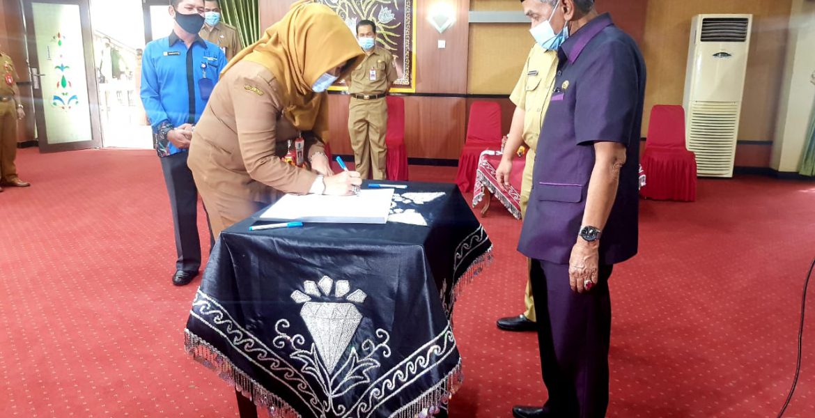 Pasar KWK Barokah dan Los Pasar Pengaron Diserahterimakan