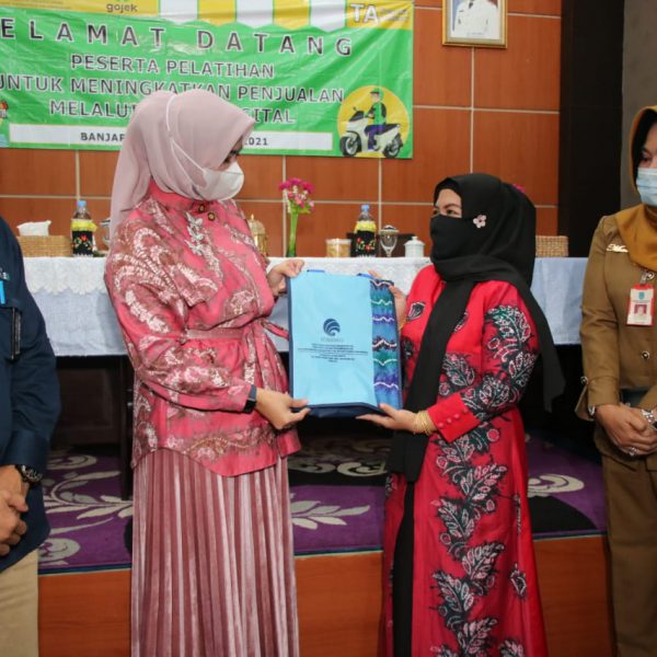 Ketua TP PKK Kabupaten Banjar Buka Pelatihan Penjualan Melalui Media Digital