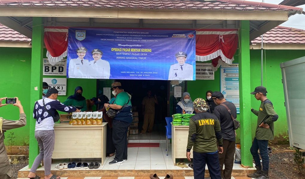 Pelaksanaan Kegiatan Operasi Pasar Minyak Goreng di Desa Awang Bangkal Timur, Kecamatan Karang Intan dan melaksanakan Koordinasi Pemantauan mengenai Kartu Kendali LPG 3 Kg di Kecamatan Aranio
