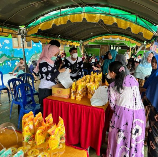 Vaksinasi Sekaligus Pasar Murah, Warga di Martapura Antusias