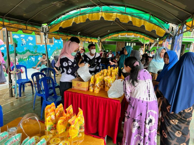 Vaksinasi Sekaligus Pasar Murah, Warga di Martapura Antusias