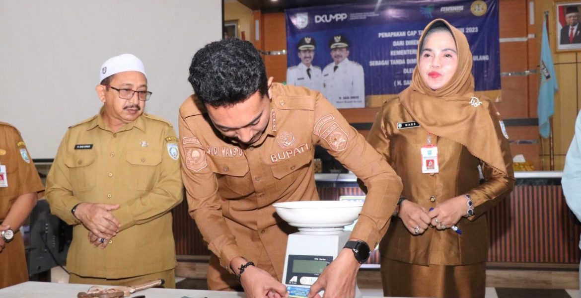 Perdana Cap Tanda Tera, Bupati Banjar Komitmen Pemerintah Lindungi Konsumen