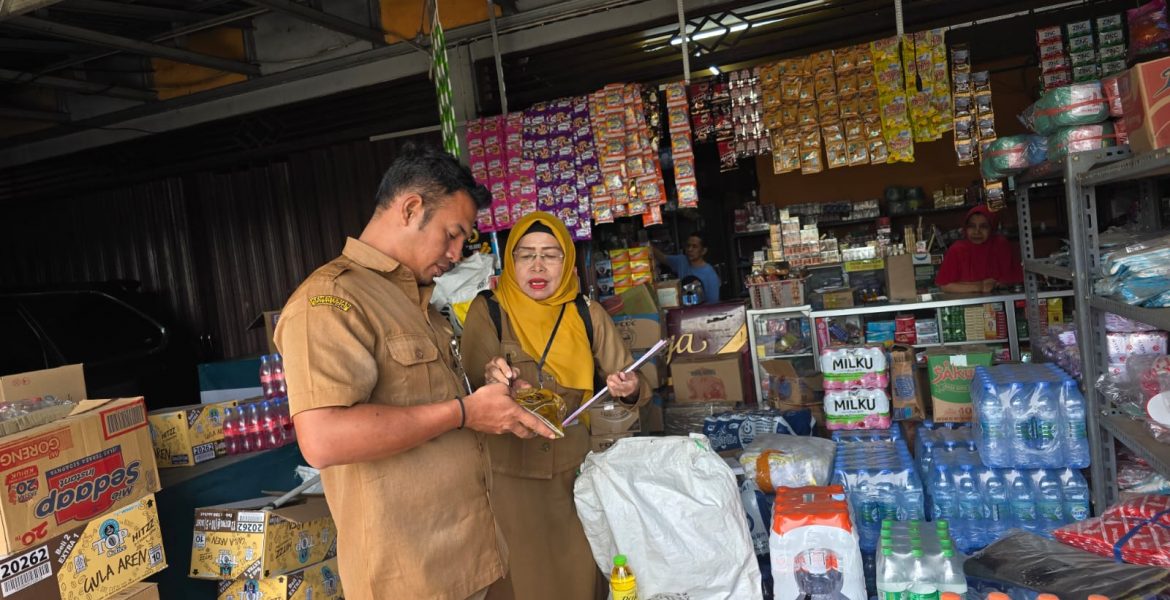Lindungi Konsumen Selama Ramadan, DKUMPP Lakukan Pengawasan BDKT di Kecamatan Martapura dan Astambul