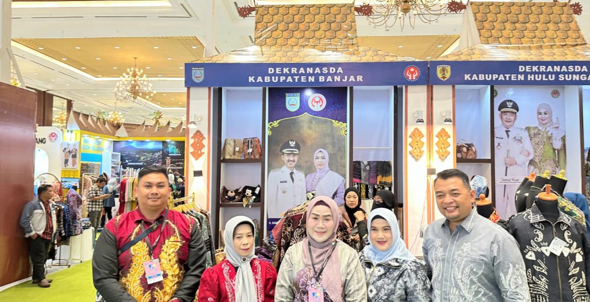 Support IKM Lokal, Kalangan Pejabat hingga Warga Antusias Kunjungi Stand Dekranasda Banjar di INACRAFT Jakarta