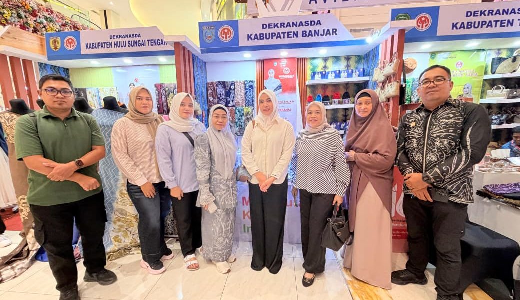 Usung Kriya dan Wastra Unggulan, Dekranasda Kabupaten Banjar Ramaikan HUT ke-46 Dekranas di Makassar