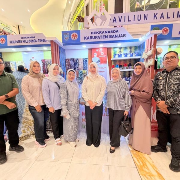 Usung Kriya dan Wastra Unggulan, Dekranasda Kabupaten Banjar Ramaikan HUT ke-46 Dekranas di Makassar